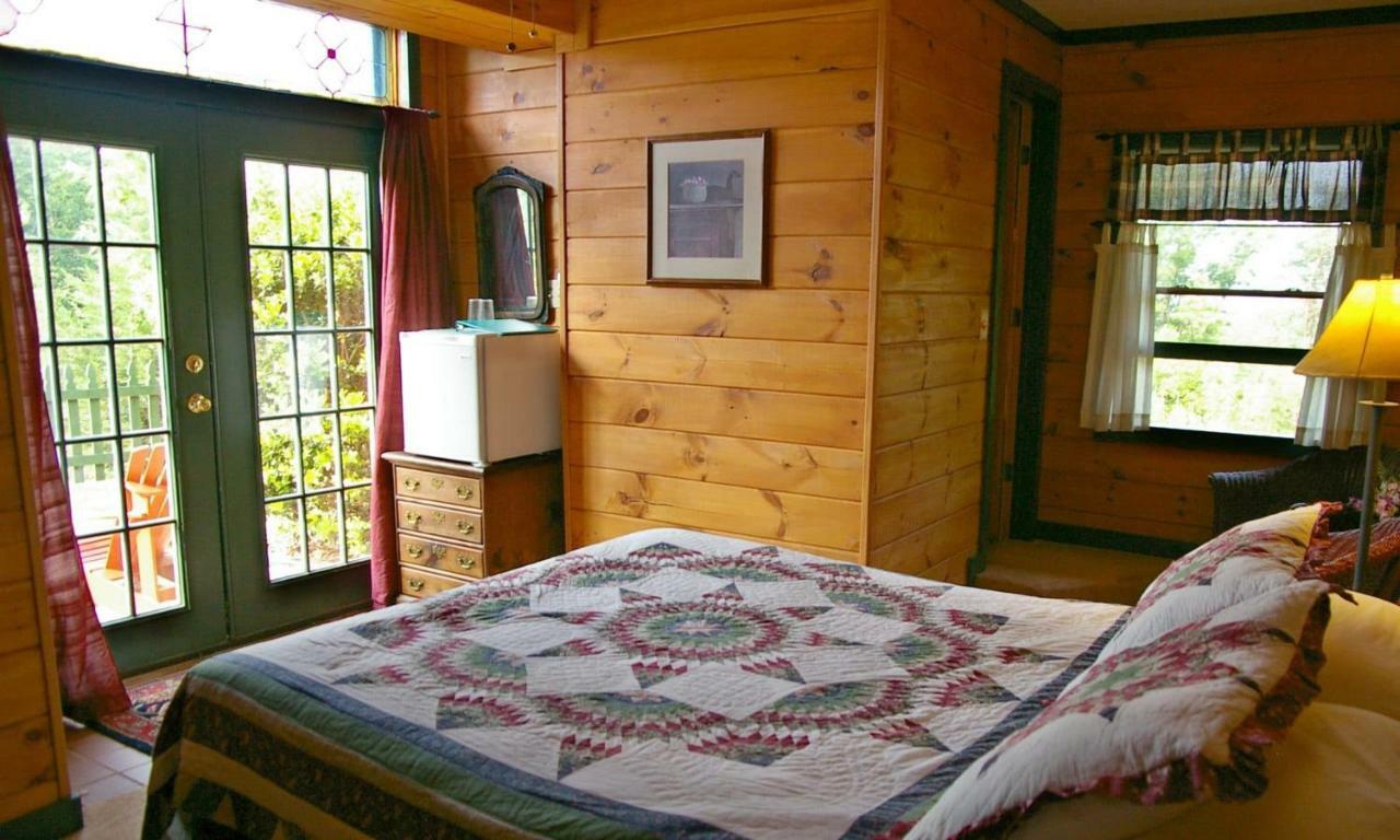 Cedar House Inn & Yurts Далонега Экстерьер фото